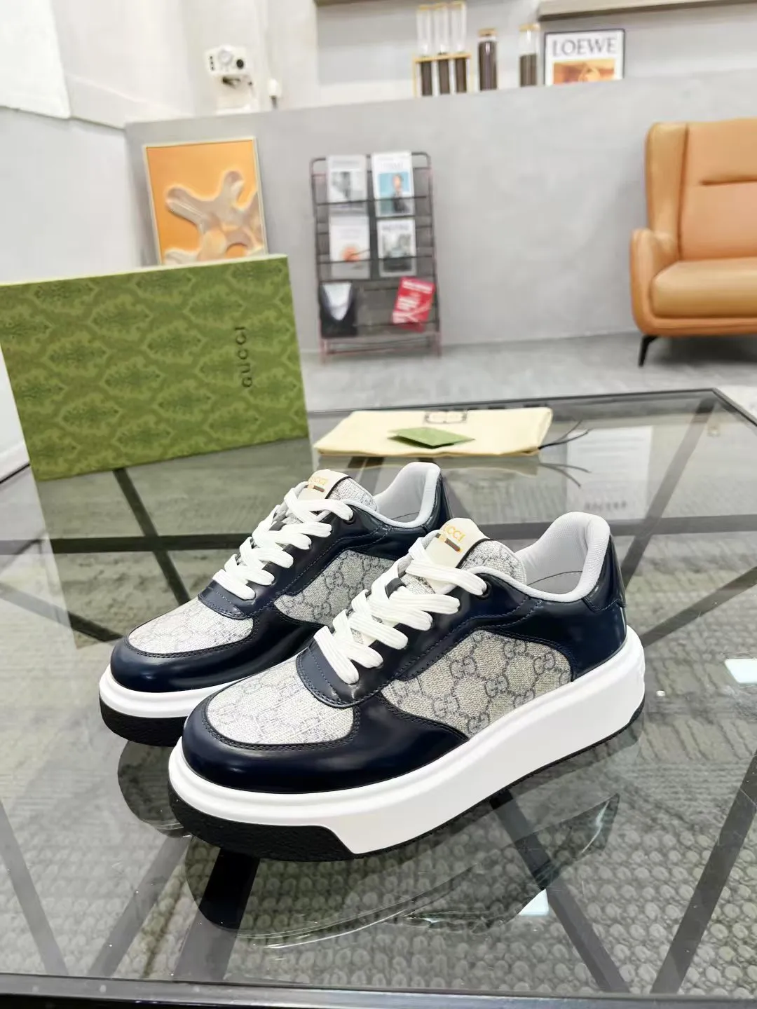 P440 new men's shoes GUCCI [Lightning] latest shoes are shipped. Original quality, fashionable, special materials, sheepskin lining, new packaging. The foot feels super comfortable and the workmanship is impeccable. Size: 38-45